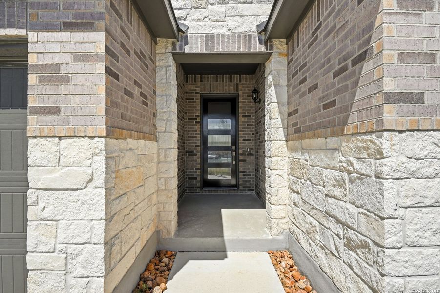 Exterior details and patio area of a home in Stillwater Ranch, San Antonio (Image 26).
