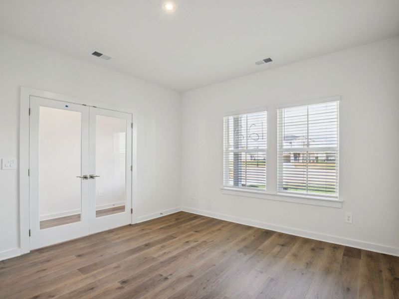 Spacious, unfurnished interior of a new home in Carlton Landing, Rockvale (Image 10).