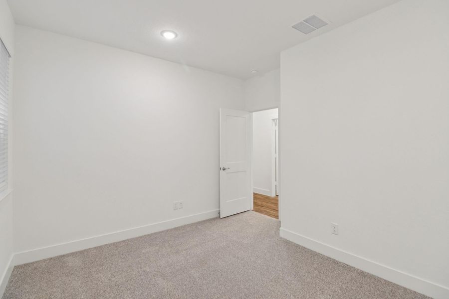 Spacious, unfurnished interior of a new home in Kresston, Montgomery (Image 35).