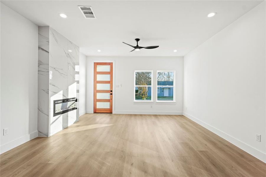 Spacious, unfurnished interior of a new home in , Dallas (Image 19).