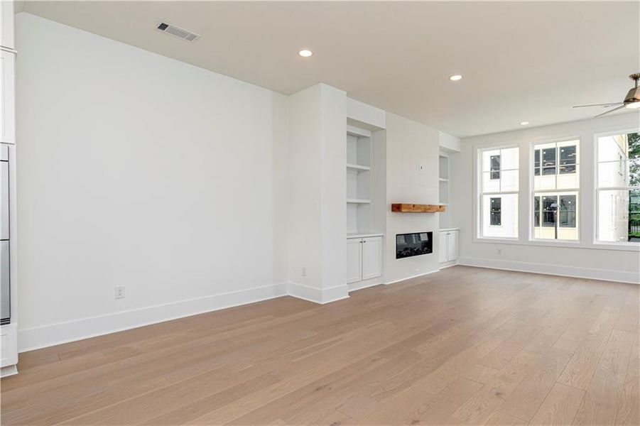 Spacious, unfurnished interior of a new home in , Brookhaven (Image 20).