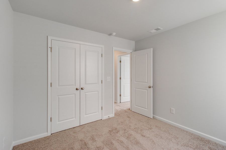 Spacious, unfurnished interior of a new home in Bluefield, Lexington (Image 34).