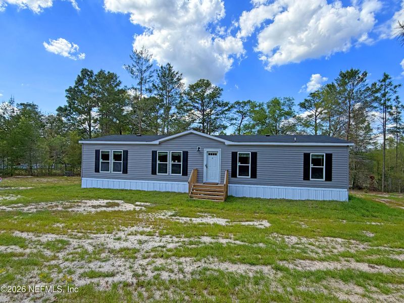 Exterior details and patio area of a home in , Hawthorne (Image 18).
