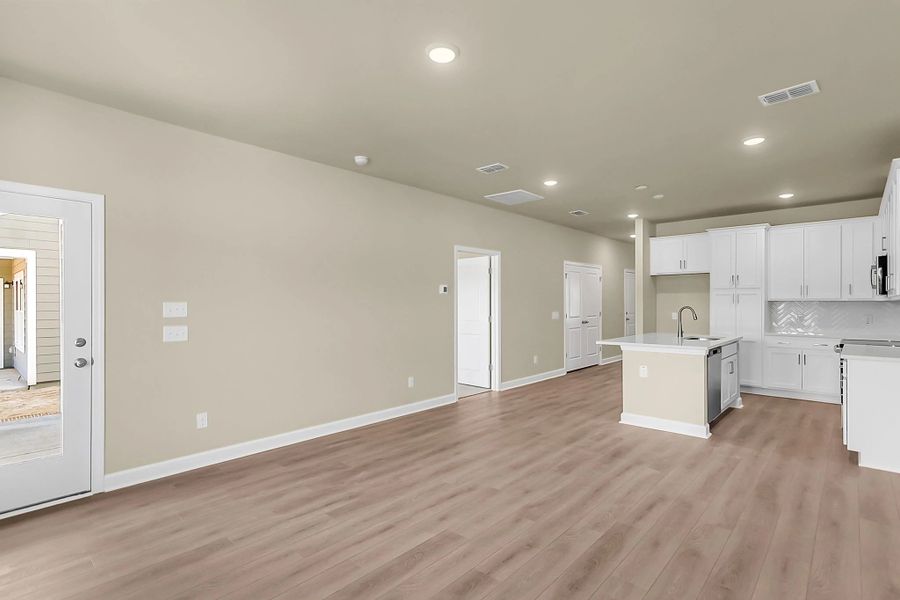 Spacious, unfurnished interior of a new home in Tea Farm, Ravenel (Image 13).