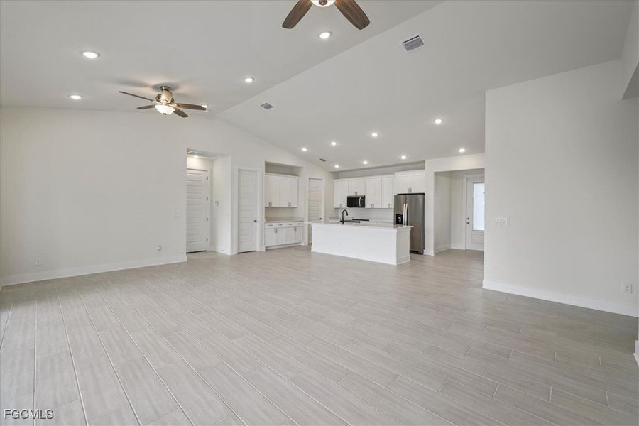 Spacious, unfurnished interior of a new home in Cape Coral, Cape Coral (Image 18).