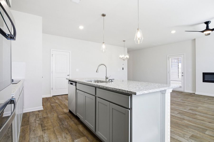 4br New Home in Perry, GA.  - Slide 3