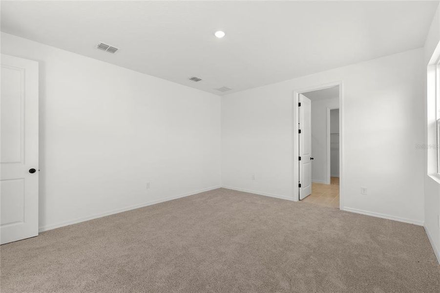 Spacious, unfurnished interior of a new home in , Kissimmee (Image 22).
