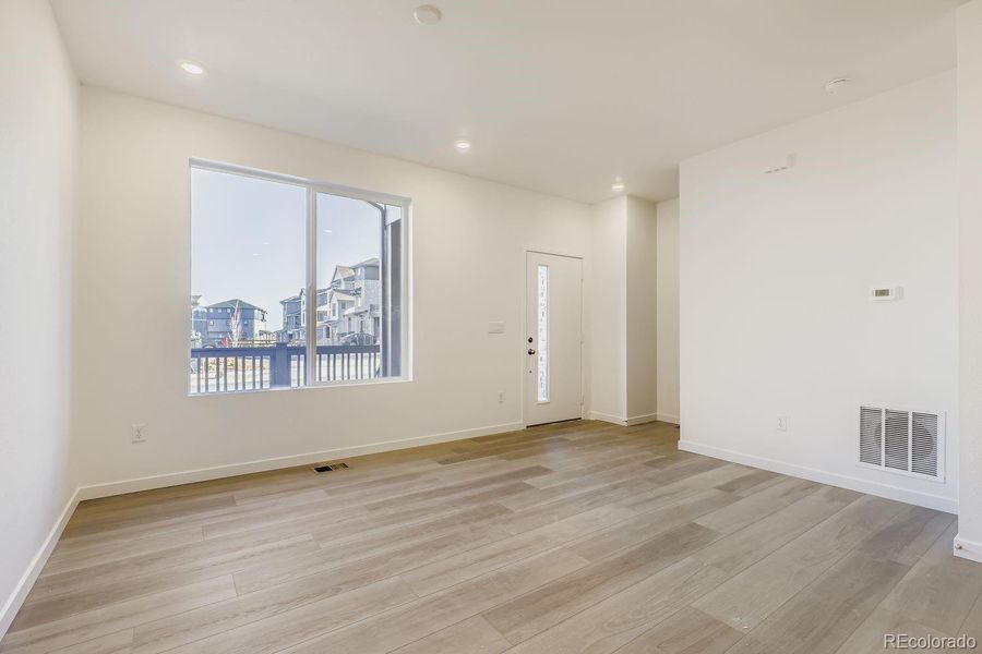 Spacious, unfurnished interior of a new home in Parterre, Thornton (Image 11).