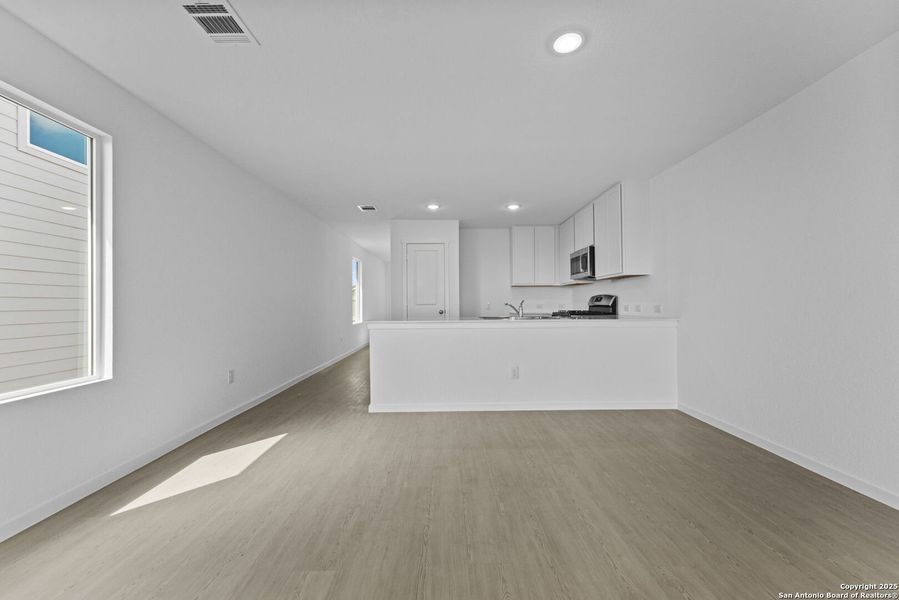 Spacious, unfurnished interior of a new home in , New Braunfels (Image 22).