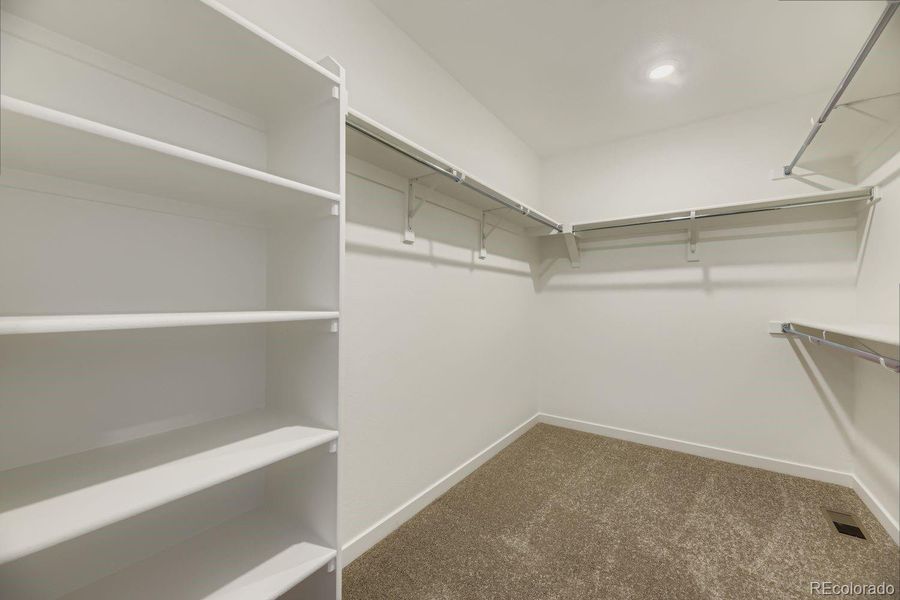 Spacious, unfurnished interior of a new home in Ken-Caryl Ranch: The Pioneer Collection, Littleton (Image 11).