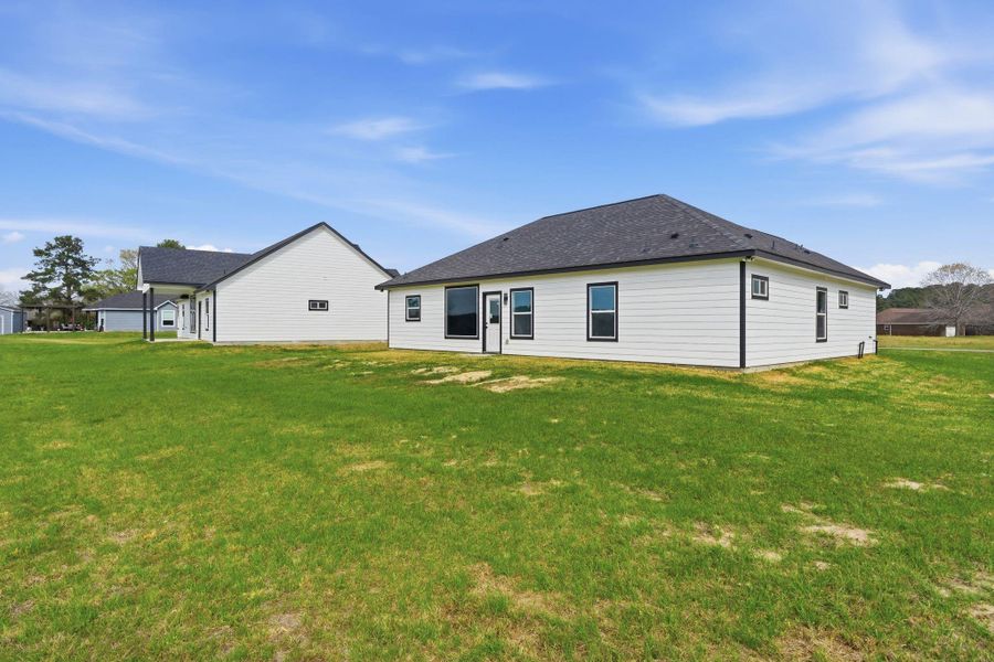 Exterior details and patio area of a home in , Trinity (Image 3).