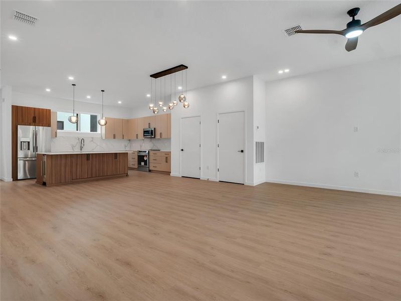 Spacious, unfurnished interior of a new home in , St. Petersburg (Image 39).