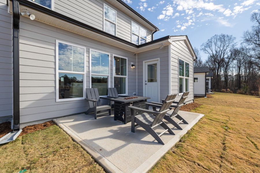 Representative exterior details of a home built from the Continental by Pulte Homes in Mailman Post, Knightdale (Image 3).
