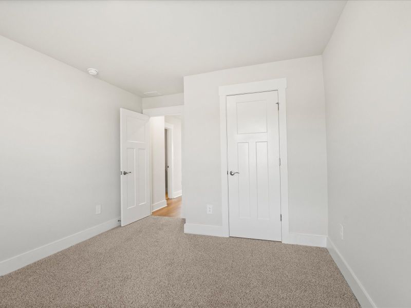 Spacious, unfurnished interior of a new home in Crossing at Abner Creek, Greer (Image 24).
