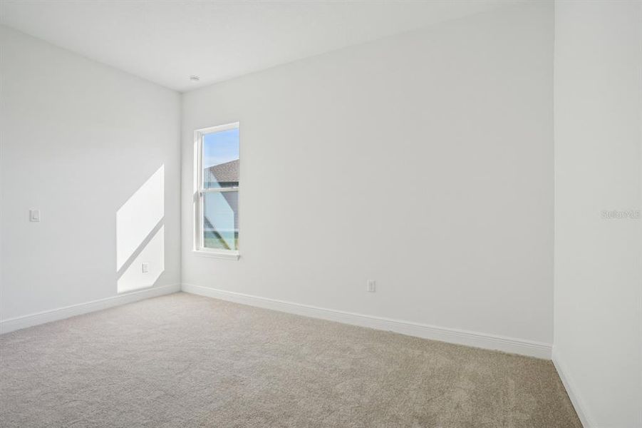 Spacious, unfurnished interior of a new home in Ardisia Park Estate, New Smyrna Beach (Image 20).