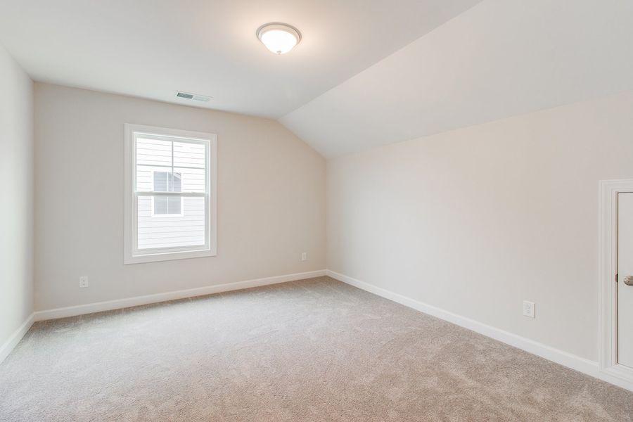 Spacious, unfurnished interior of a new home in Palmetto Shores, Chapin (Image 38).