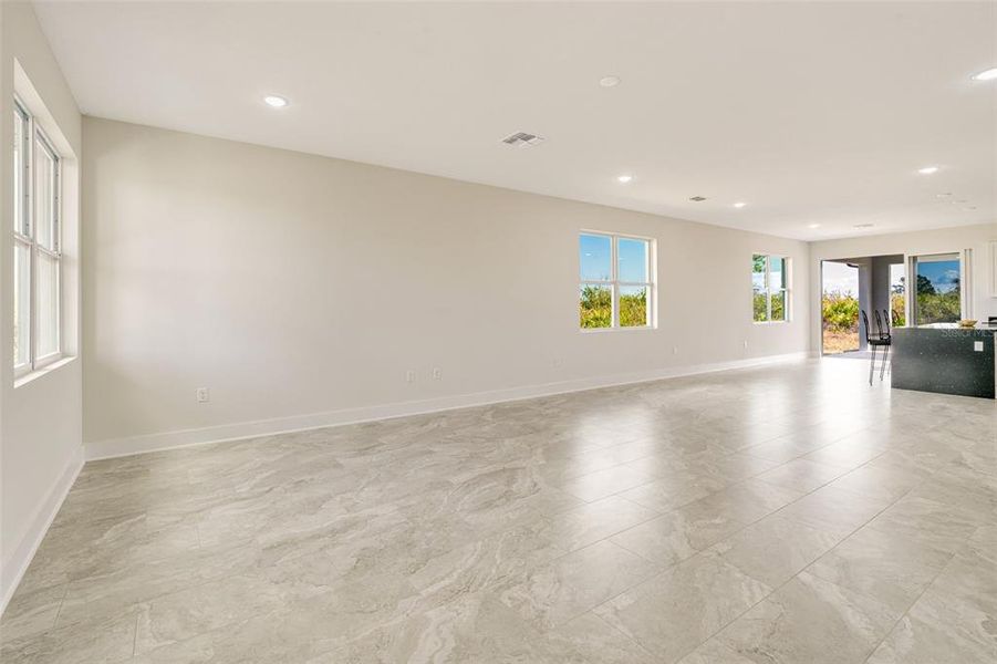 Spacious, unfurnished interior of a new home in , Rotonda West (Image 23).