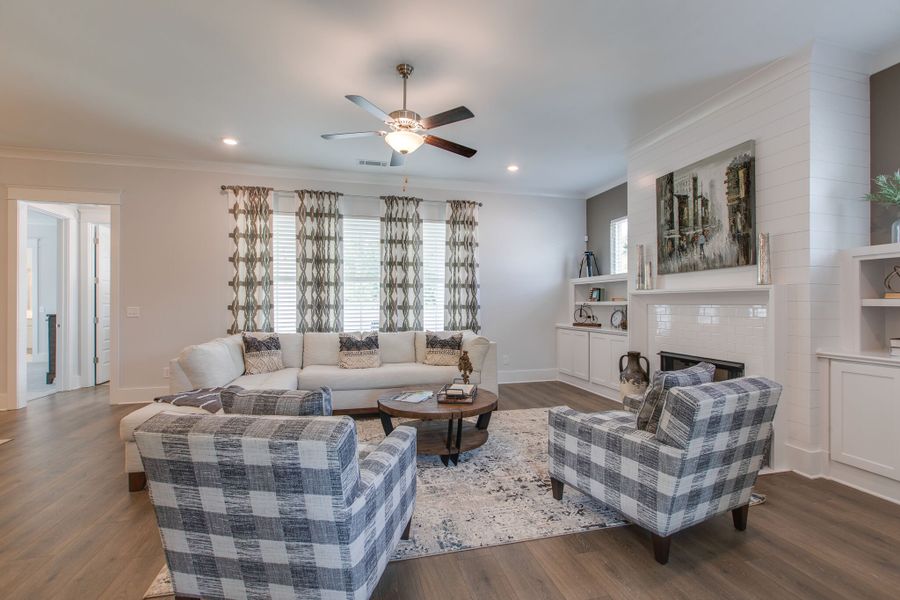 Granny White, Living Room Granny White, Living Room