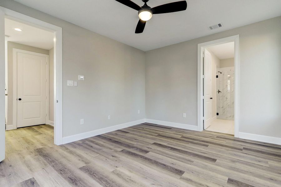 Spacious, unfurnished interior of a new home in , Houston (Image 36).