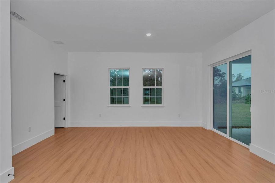 Spacious, unfurnished interior of a new home in , Ocala (Image 17).
