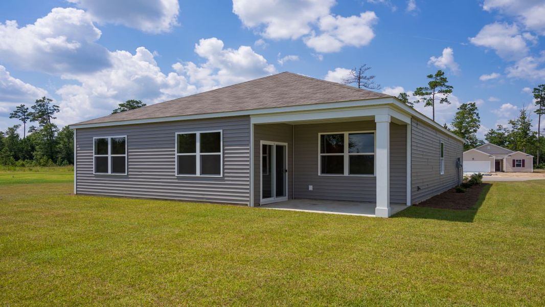 Representative exterior details of a home built from the ARIA by D.R. Horton in Island Green, Myrtle Beach (Image 3).