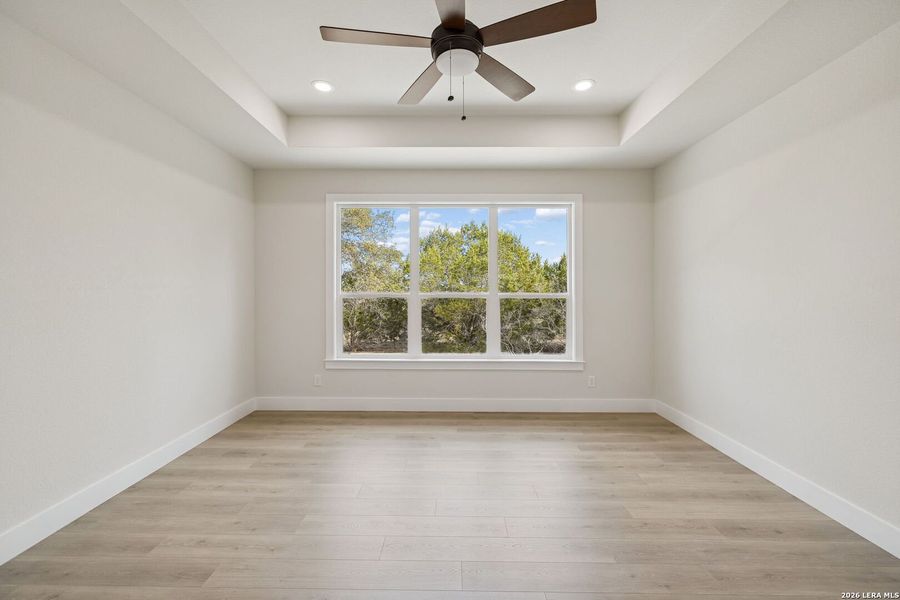 Spacious, unfurnished interior of a new home in , Fischer (Image 25).