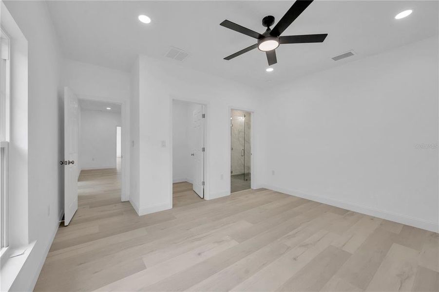 Spacious, unfurnished interior of a new home in , Dade City (Image 44).