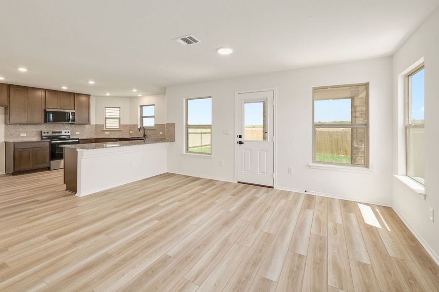 Spacious, unfurnished interior of a new home in Stoney Chase, Del Valle (Image 22). Spacious, unfurnished interior of a new home in Stoney Chase, Del Valle (Image 22).