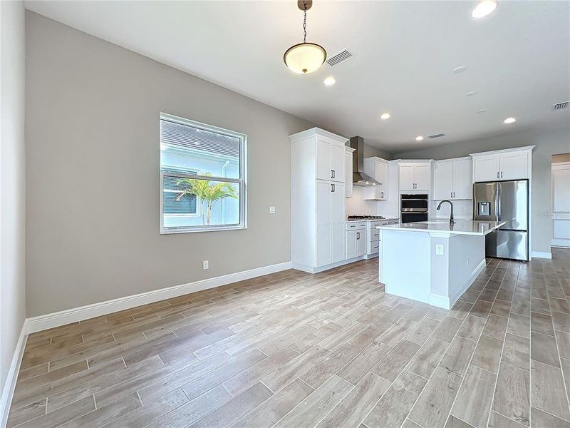 Spacious, unfurnished interior of a new home in Watercolor Place, Bradenton (Image 53).