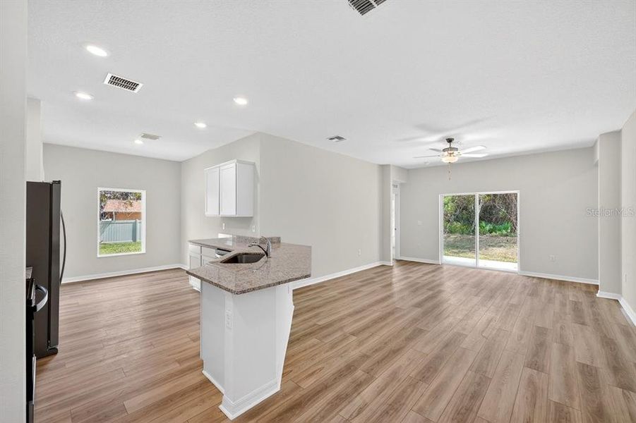 Spacious, unfurnished interior of a new home in , Deltona (Image 28).