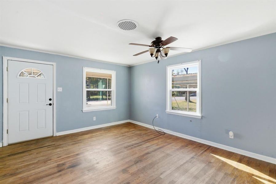 Spacious, unfurnished interior of a new home in , Weatherford (Image 9).