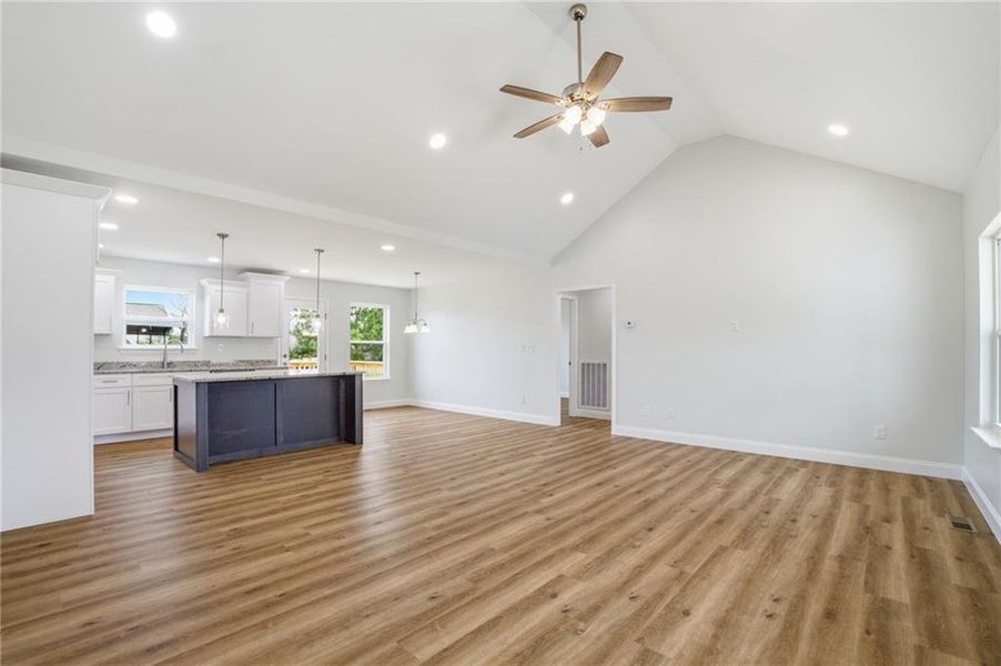 Spacious, unfurnished interior of a new home in , Eton (Image 24).