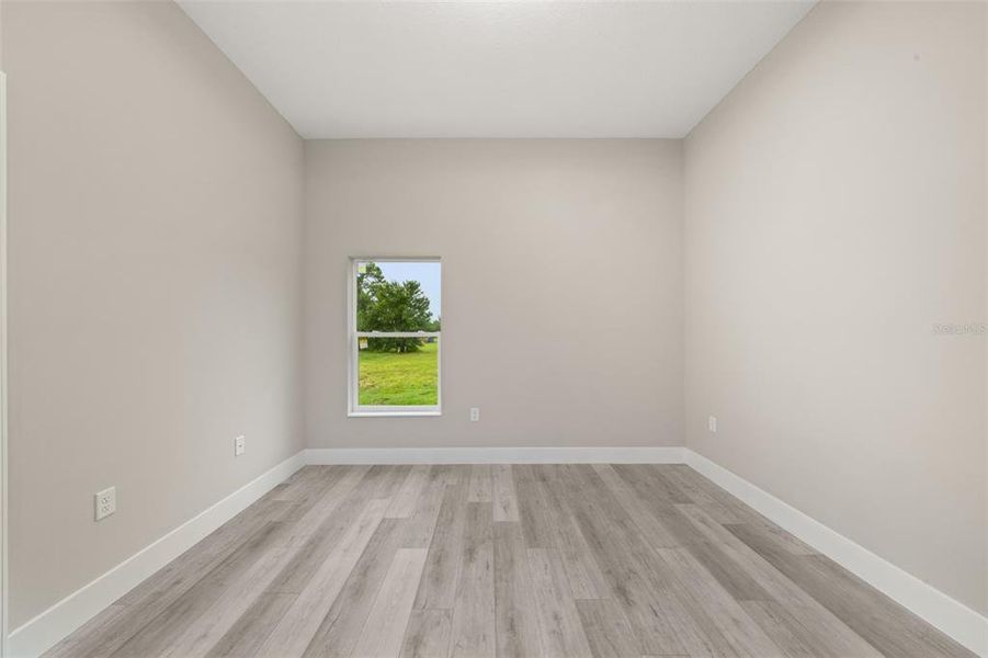 Spacious, unfurnished interior of a new home in , Sebring (Image 19).