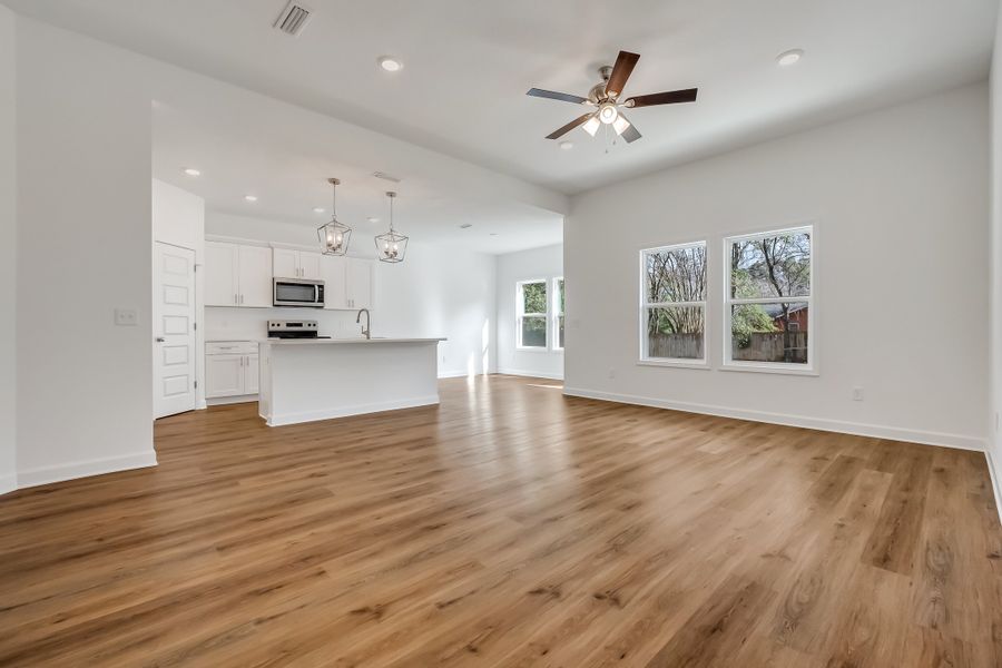 Spacious, unfurnished interior of a new home in Barton's Bend, Crestview (Image 34). Spacious, unfurnished interior of a new home in Barton's Bend, Crestview (Image 34).