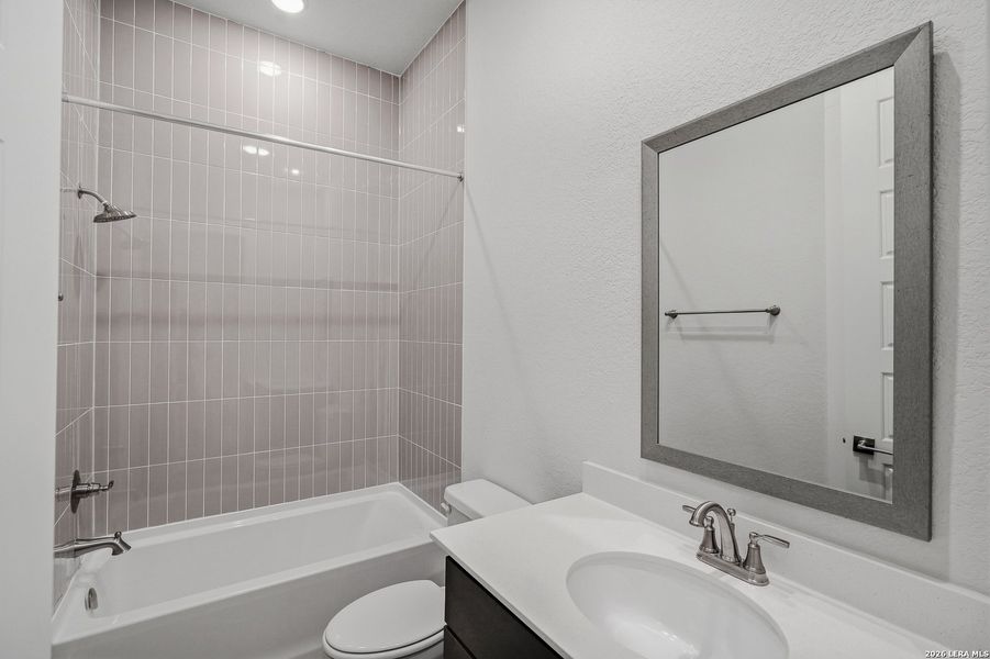 Furnished interior view inside a new home in Esperanza 50's, Boerne (Image 12).