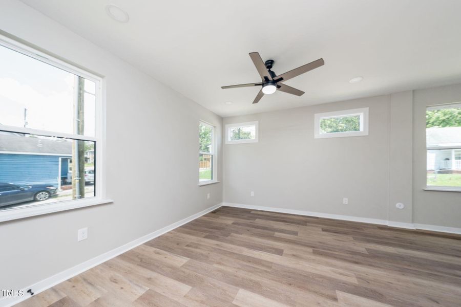 10-web-or-mls-616 Belt St-26