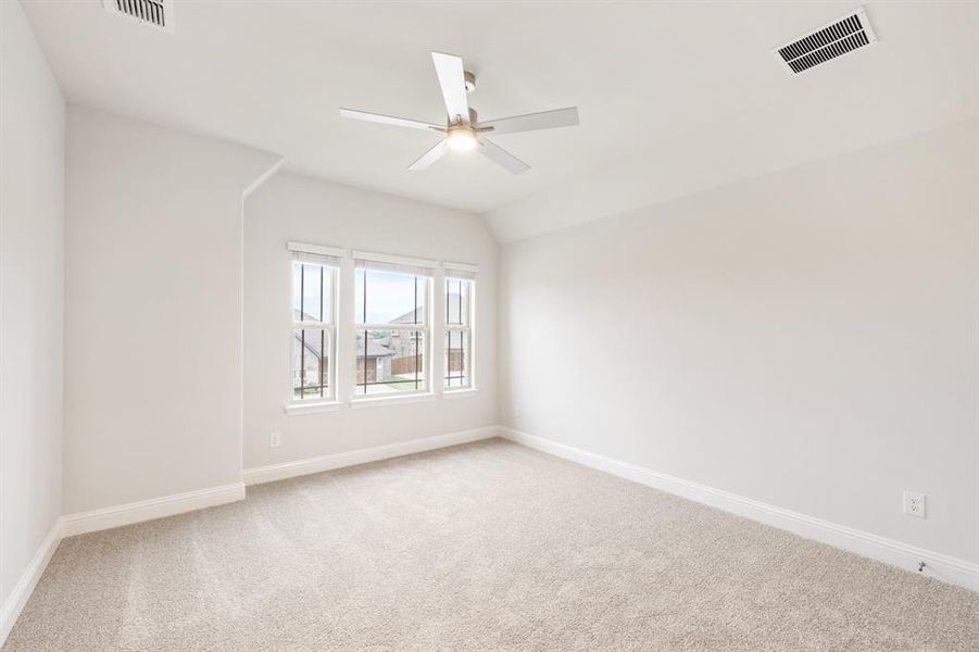 Spacious, unfurnished interior of a new home in Terracina, Rockwall (Image 39).