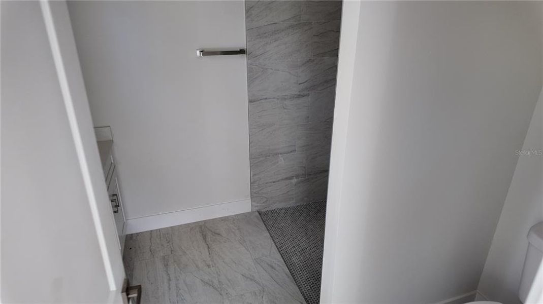 Spacious, unfurnished interior of a new home in , Dunnellon (Image 26).