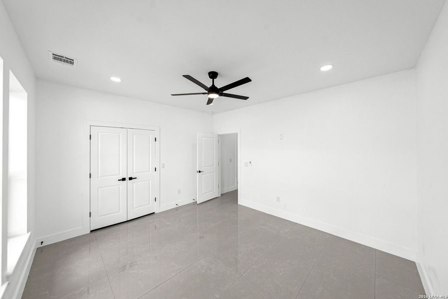 Spacious, unfurnished interior of a new home in , Kyle (Image 24).