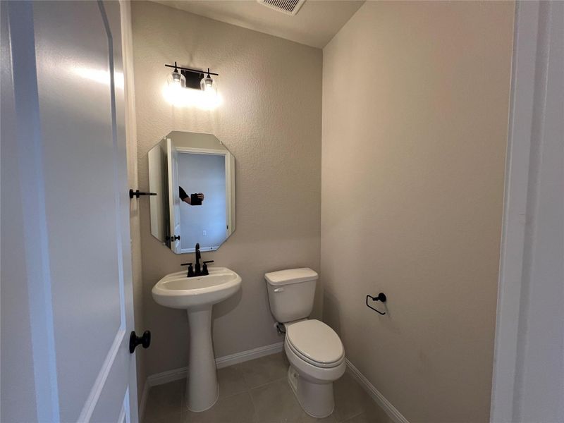 Furnished interior view inside a new home in Rolling Glen, Hutto (Image 8).