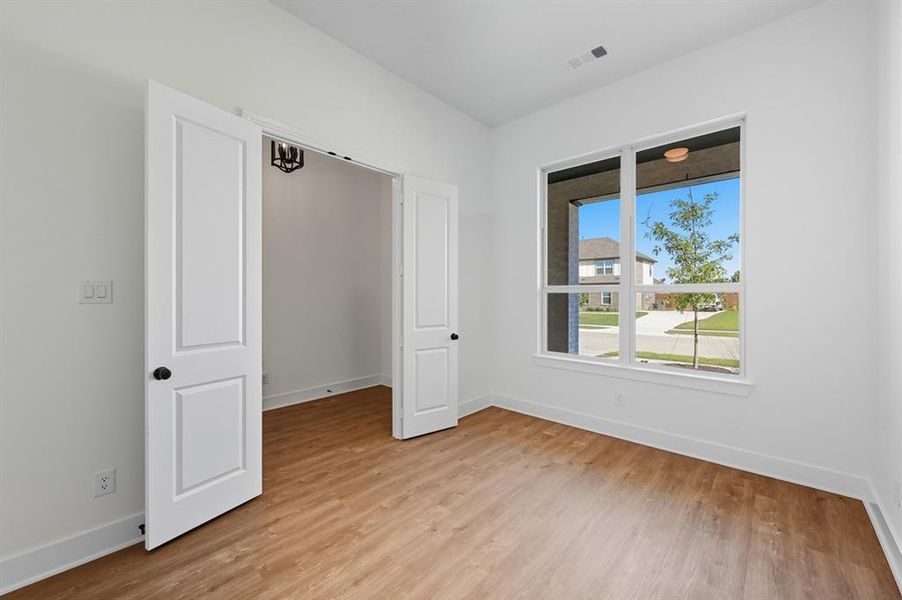 Spacious, unfurnished interior of a new home in Ridge Crossing, Waxahachie (Image 21). Spacious, unfurnished interior of a new home in Ridge Crossing, Waxahachie (Image 21).