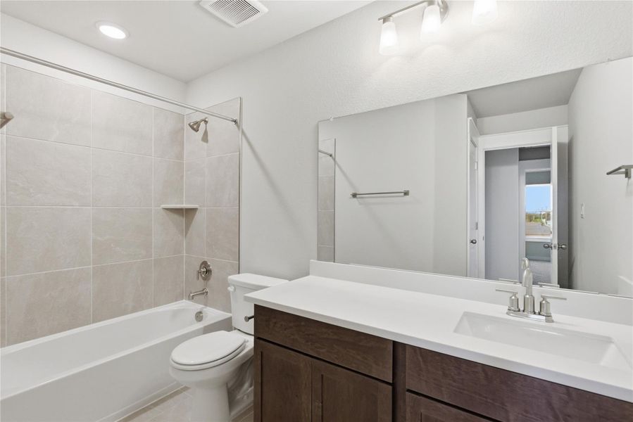 Furnished interior view inside a new home in Spring Creek, Taylor (Image 7).