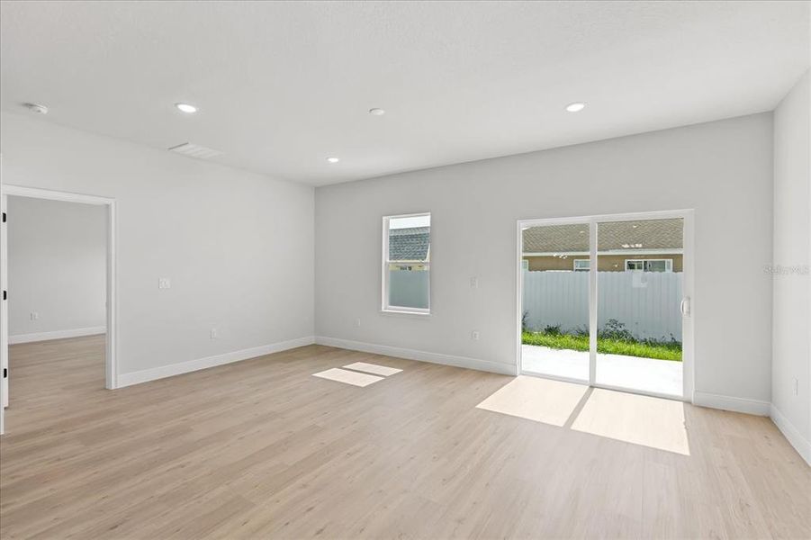 Spacious, unfurnished interior of a new home in , Ocala (Image 21).