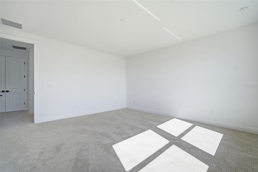Spacious, unfurnished interior of a new home in Fieldstone, Plant City (Image 66).