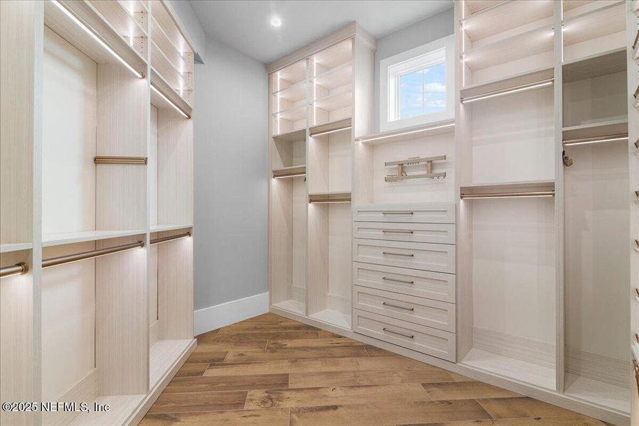 Spacious, unfurnished interior of a new home in , Jacksonville Beach (Image 19).