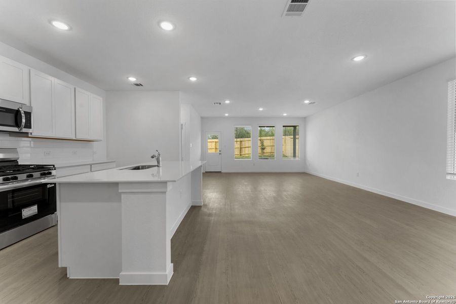 Spacious, unfurnished interior of a new home in , New Braunfels (Image 25).