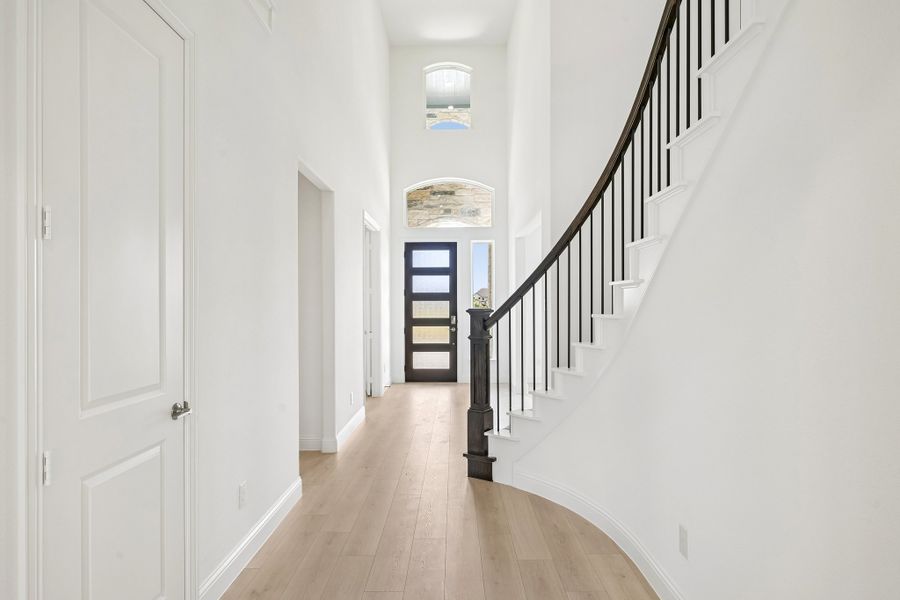 Spacious, unfurnished interior of a new home in The Ranch at Uptown Celina, Celina (Image 54).