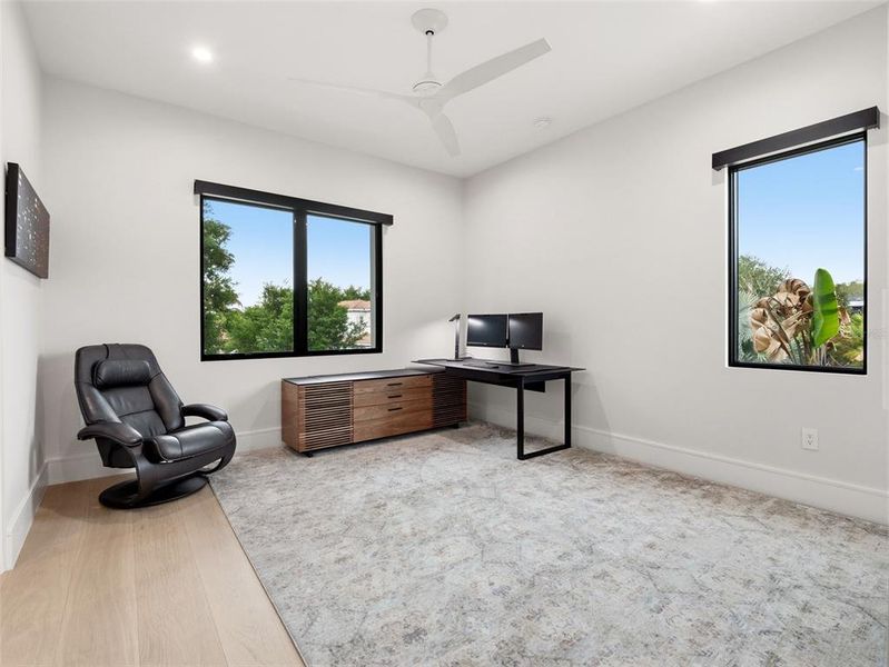 Furnished interior view inside a new home in , Orlando (Image 56).