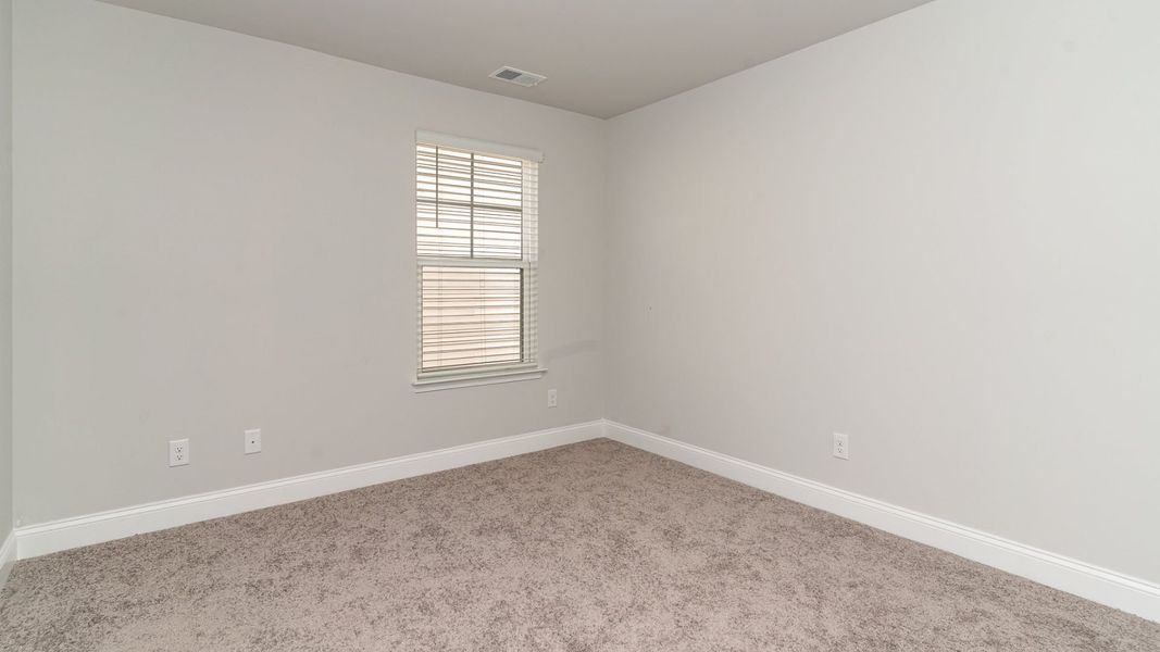 Spacious, unfurnished interior of a new home in Rolling Hills, Bolivia (Image 14).