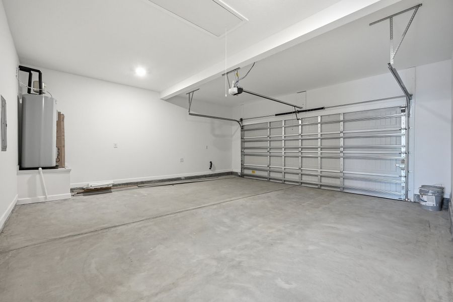 Spacious, unfurnished interior of a new home in Barton's Bend, Crestview (Image 37).